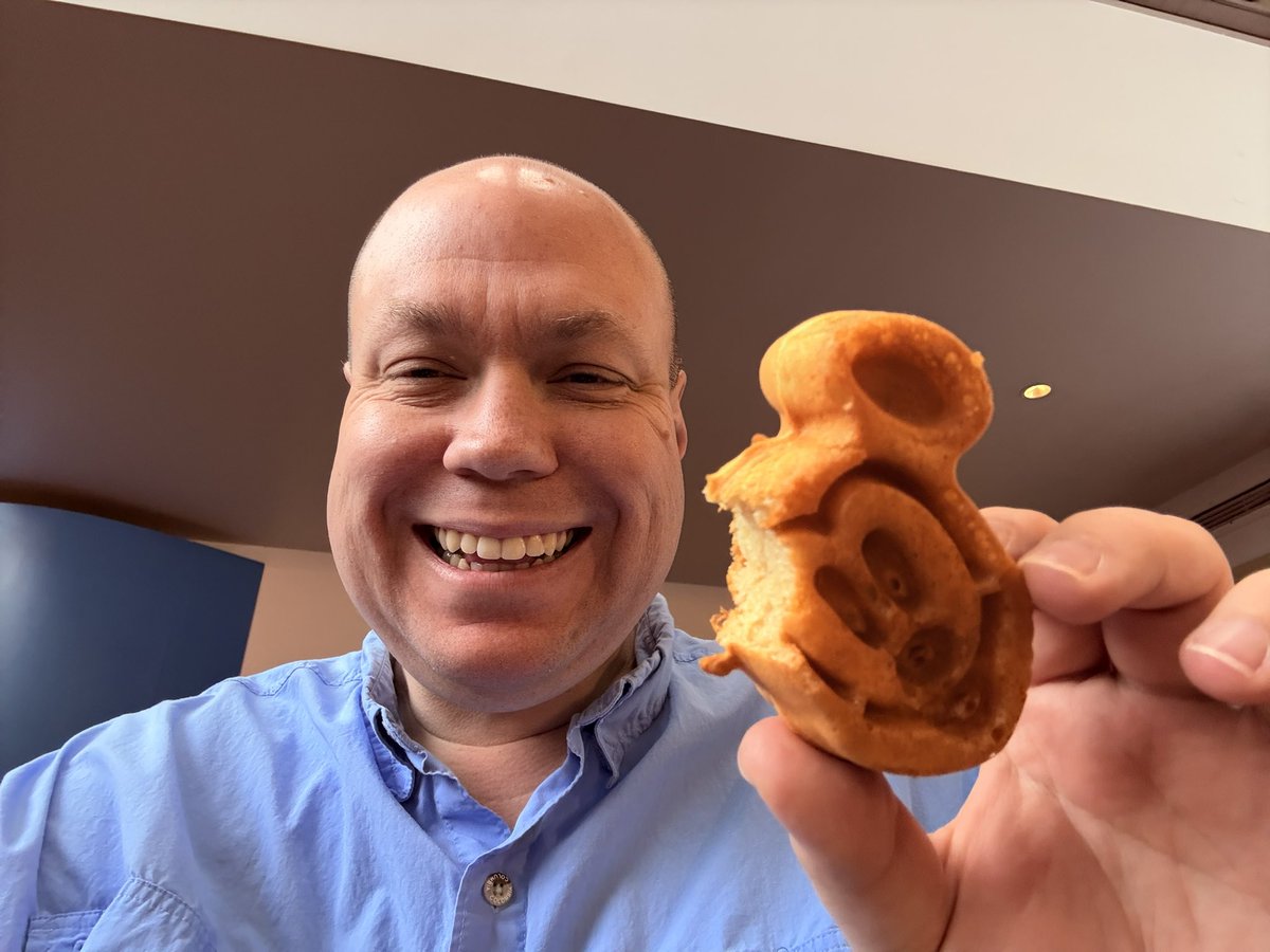 williambacky's tweet photo. Enjoyed a delicious Mother’s Day breakfast at Chef Mickey’s with my amazing mom! Nothing like starting the day with Mickey, memories, and POG juice. #MothersDay #ChefMickeys #DisneyMoments #MagicalMorning https://t.co/dx4AQFBMPZ