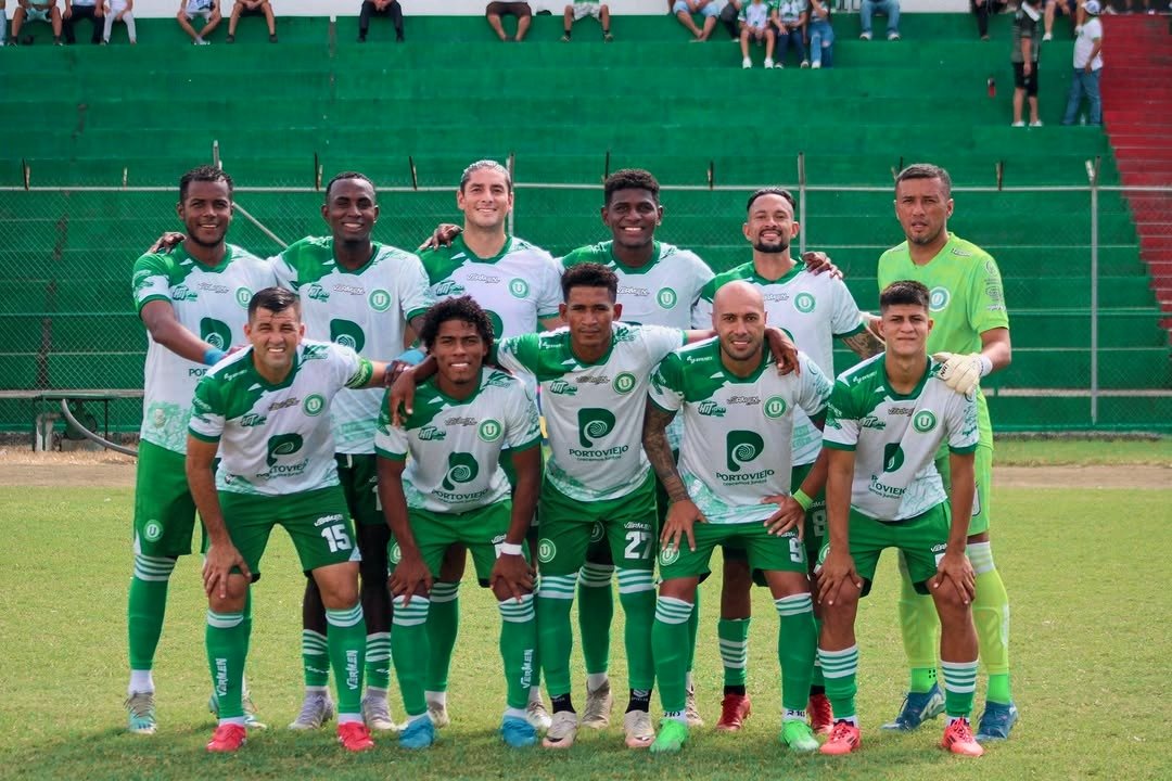 ¡GANÓOOOOOOOOO LA 'U'! 🟢⚪

El más grande de Manabí arrancó el provincial con goleada de 0-7 ante Indeco en el Reales Tamarindos.

⚽ Montoya 
⚽ Landázuri 
⚽ Pico 
⚽ Delgado
⚽ Cuesta
⚽⚽ Espínola 🇵🇾 

Próximo partido: #LDUP vs Ciudad de Pedernales.

#VamosLaU 🇳🇬