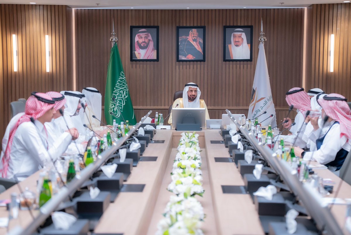 alhwaizy's tweet image. التقيت اليوم أنا وزملائي رؤساء اللجان الوطنية لأنشطة الحج والعمرة بمعالي وزير الحج والعمرة الدكتور توفيق الربيعة ، استمعنا لتوجيهاته لتفعيل دور القطاع الخاص في خدمة ضيوف الرحمن .