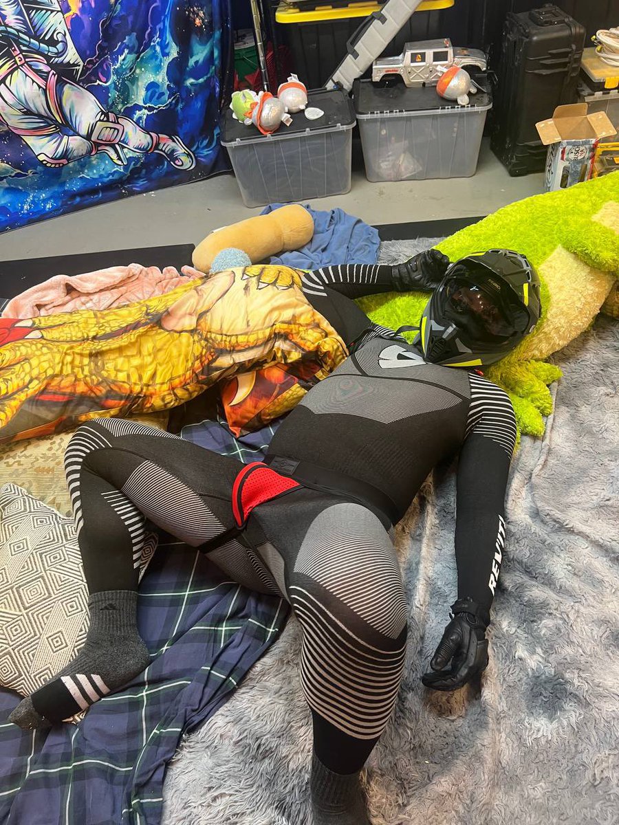 southaz_pupper's tweet photo. Moto gear fun with @SwissSushiSlut 

Thanks to @8eekeeper for being a lovely camera pup! https://t.co/zbXcrZbTce
