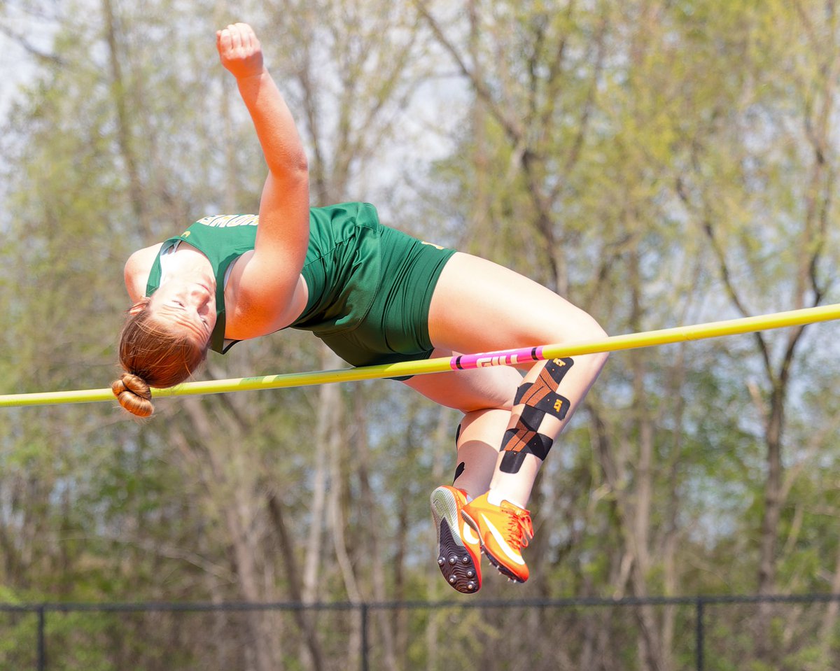 ArrickSports's tweet photo. ADEQUATE PHOTO OF THE DAY:
Canon R6; Canon RF 70-200mm f2.8
ISO 250 f2.8 1/2000
#trackandfield #highjump #sports #sportsphotographer #freelance #michigan #canonphotography #mhsaa #klaa https://t.co/bLH42tSjGi