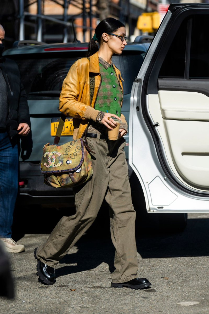 saintdoII's tweet photo. bella was never the same after this. she does not play about that bag https://t.co/QezwmZIouz