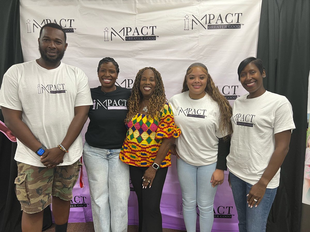 PotterEagles's tweet photo. @PotterLibMed welcomed author Millicent Reed on Friday!  Our 3rd graders had the opportunity to listen to her read one of her books.  #ThankYou so much for coming!  #buildinglearners #weloveyou @CoachTrae813 @Community_Sch @TransformHCPS @Jdelaprida7 @HillsboroughSch https://t.co/Y0ZjpbOgHn