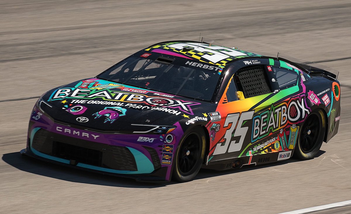 NoContextNyoom's tweet photo. By finishing 13th, Corey Heim has already beat Riley Herbst’s best finish of the season (14th at Texas) in his first Cup start of the year. https://t.co/d2zgL09Ar2
