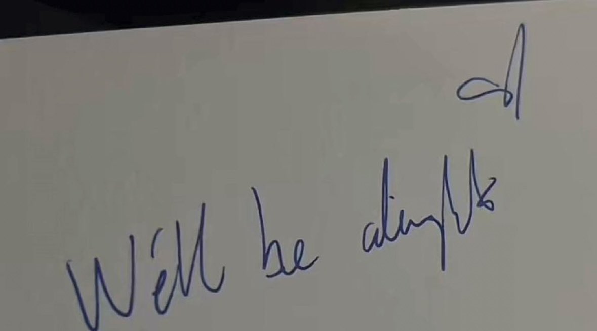 sonnyangelrry's tweet photo. harry always drawing hearts on notes for fans is the sweetest thing 💌 https://t.co/K6OfGgWYca