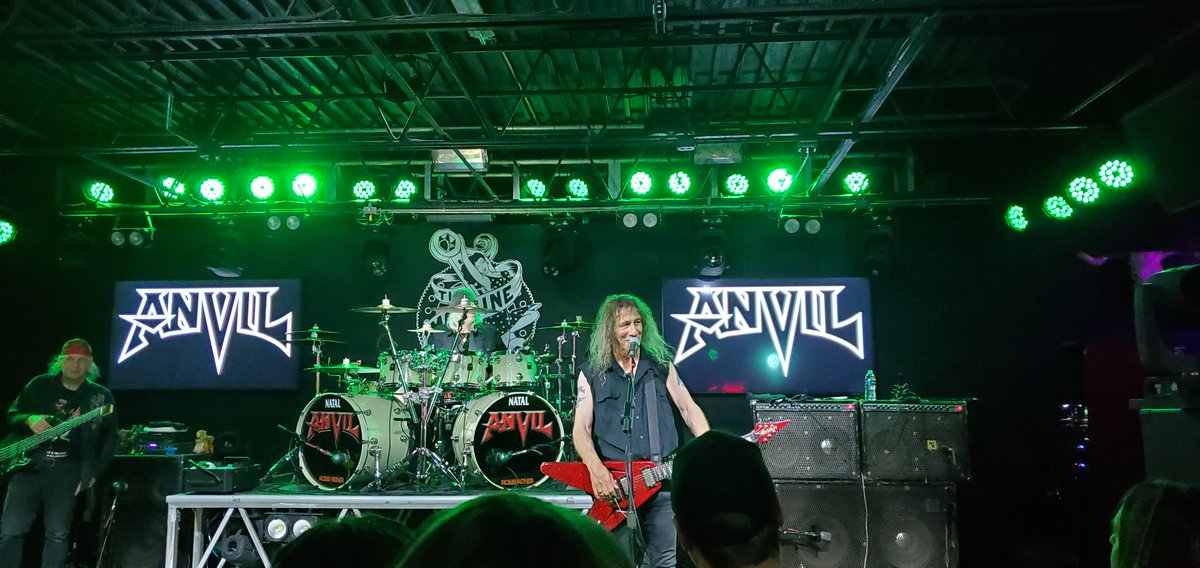 GreatLakesNorth's tweet photo. Saw @AnvilMetal666 at The Machine Shop in Flint last night. Great show. Great fun. #KeepOnRocking https://t.co/HvG4Pq2MH0