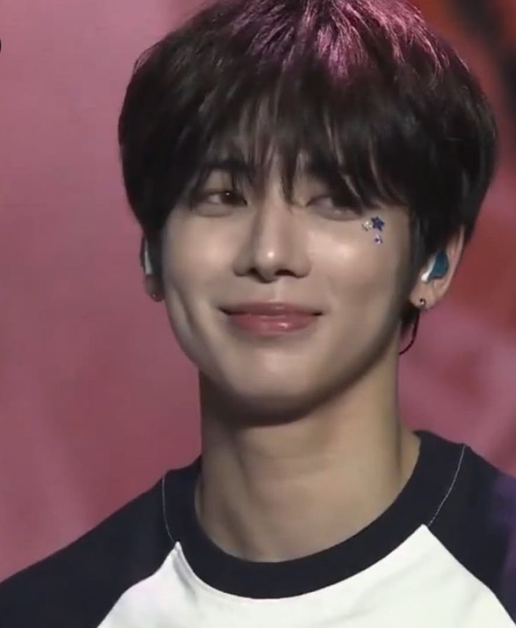 저촉촉촉촉한입술보이세요?
저꼬불꼬불덮머말고생덮머보이세요?
제발가락까지들어갈거같은저보조개보이세요?
저웃을때약간올라오는광대보이세요?
저뻔짝이별스티커보이세요?
저눈다안뜨고웄어서츤데레같은눈보이세요?