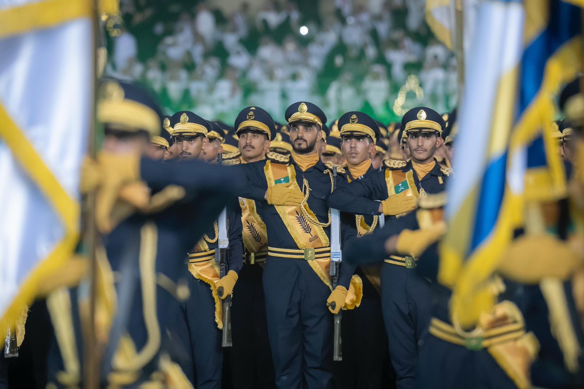 AbdulazizSNA's tweet image. أبارك لخريجي كلية الملك فهد الأمنية، متمنياً لهم التوفيق في خدمة دينهم وقيادتهم ووطنهم بكل إخلاص وأمانة،،،