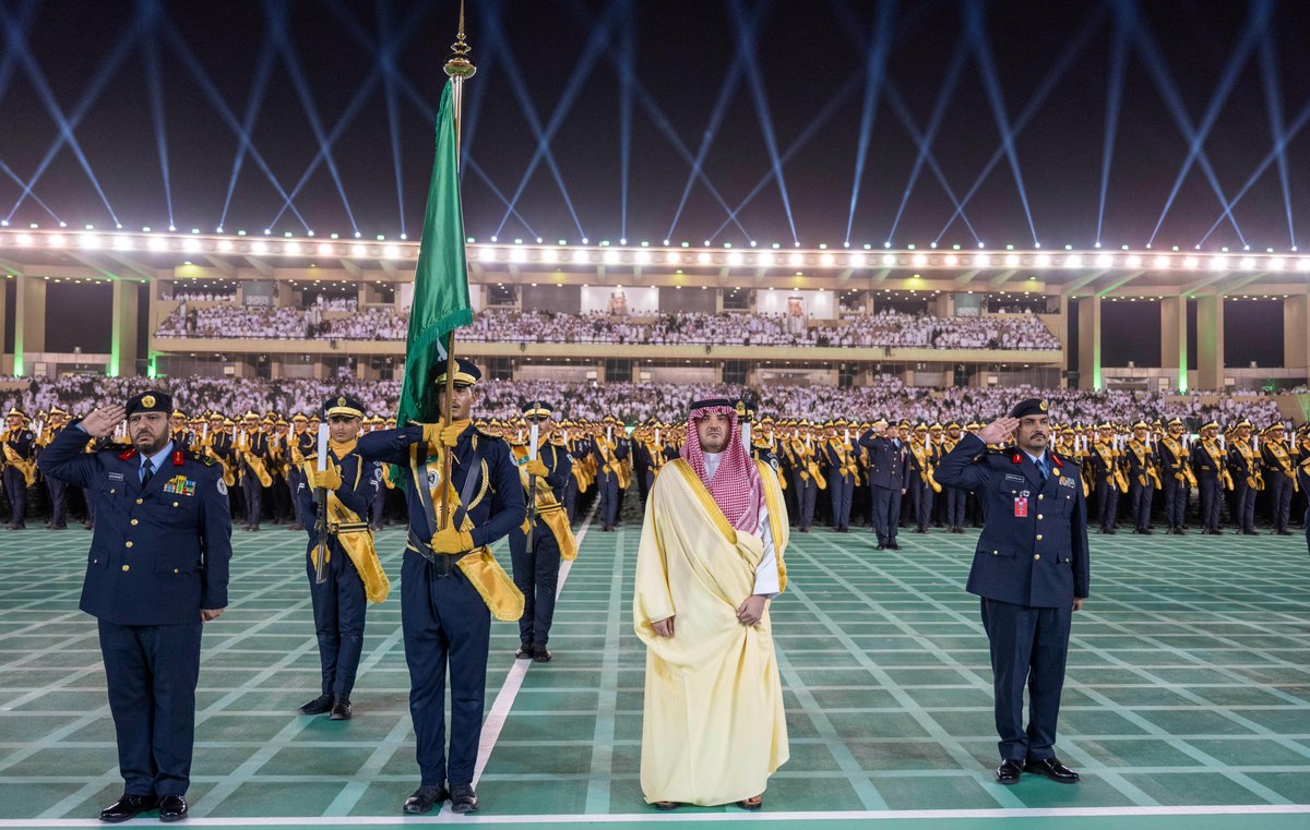 AbdulazizSNA's tweet image. أبارك لخريجي كلية الملك فهد الأمنية، متمنياً لهم التوفيق في خدمة دينهم وقيادتهم ووطنهم بكل إخلاص وأمانة،،،