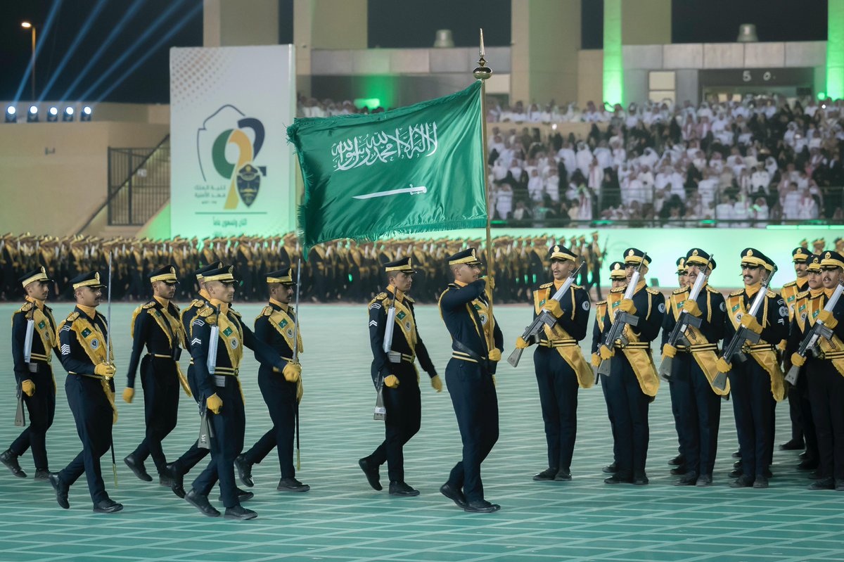 AbdulazizSNA's tweet image. أبارك لخريجي كلية الملك فهد الأمنية، متمنياً لهم التوفيق في خدمة دينهم وقيادتهم ووطنهم بكل إخلاص وأمانة،،،