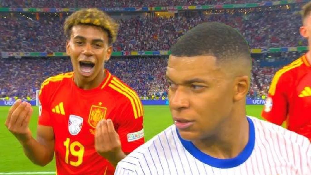 Somhiseremfcb's tweet photo. Lamine Yamal, a sus 17 años, ha vencido a Mbappé, de 26 años, 6 veces seguidas, rebajándole 4 títulos. https://t.co/h1Gx52YTRZ