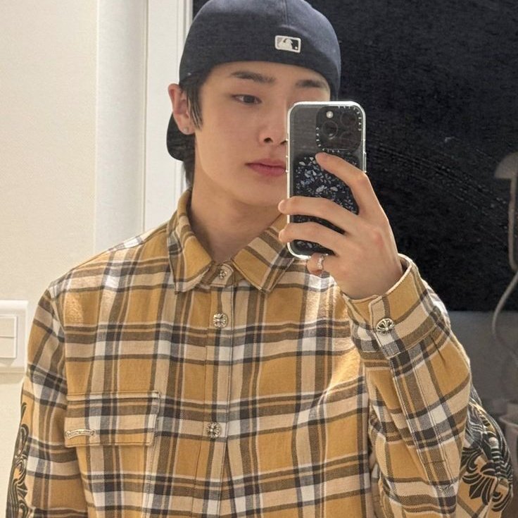 tsriiri's tweet photo. 𓏲⊹ #hyunin few tweets au !!

la forma en la que jeong¡n celaba a hyunj¡n era algo normal entre mejores amigos, ¿no? https://t.co/PpcLNgy0xt
