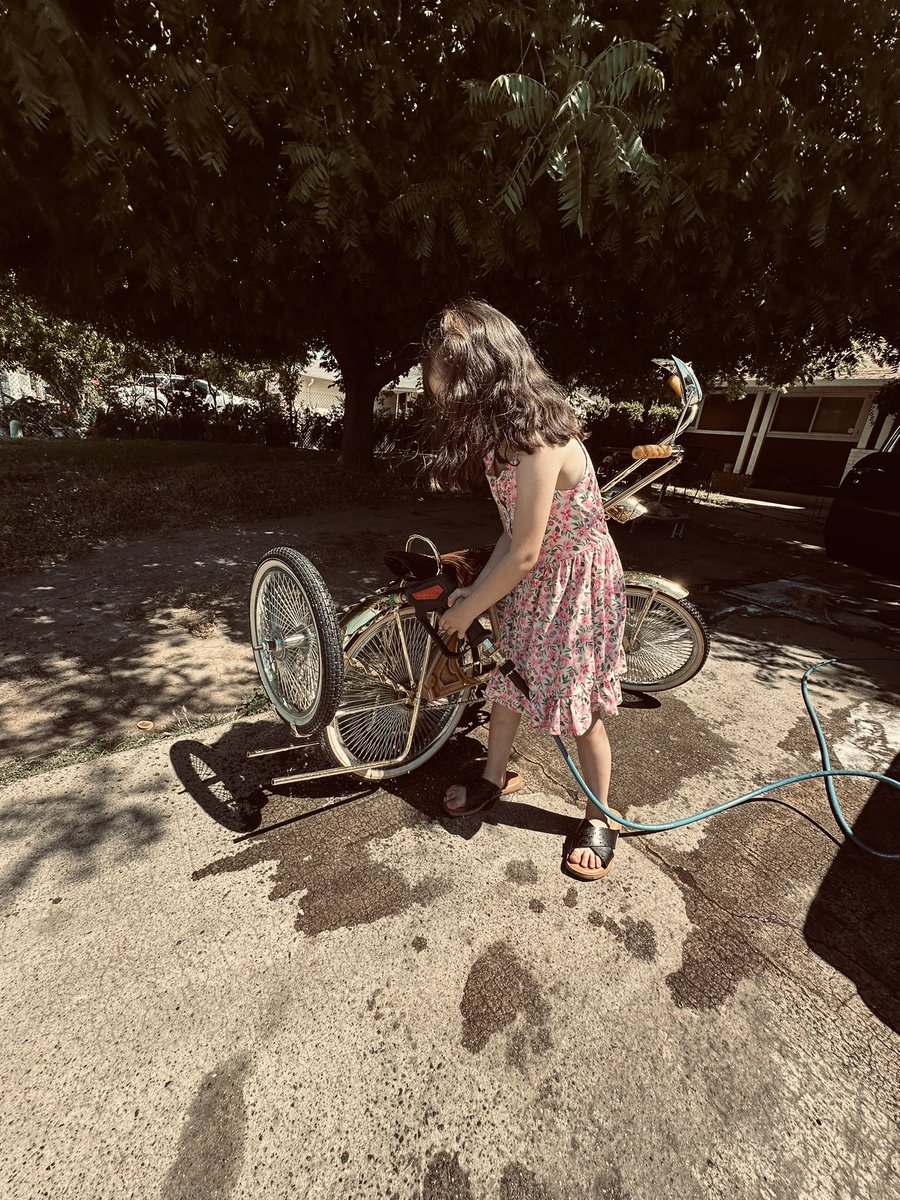 ohalexshot's tweet image. 🤎 Couldn’t ask for more.
She’s hurting some feeling with her FIRST low rider bike at 5 years old.
Outta the 916 baby 🫡