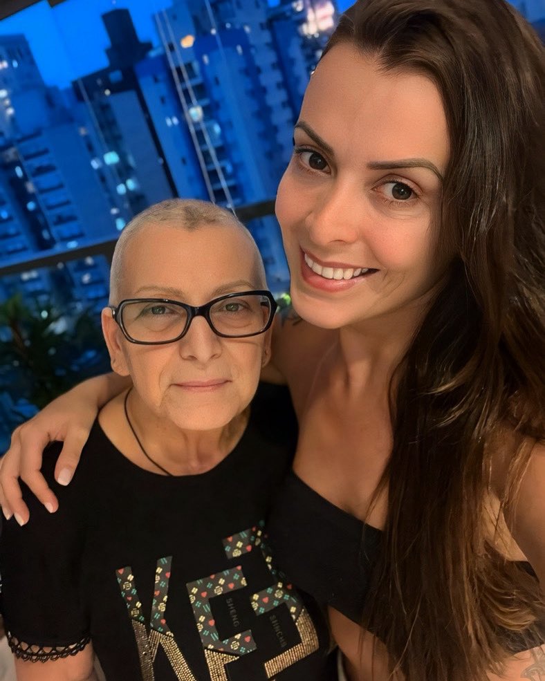 vandisanto's tweet photo. Feliz dia das Mães a todas as mamães em especial a minha que amo tanto. https://t.co/kFKyhCUmwb
