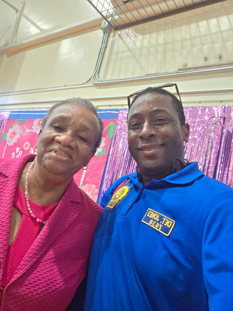 NYPD103Pct's tweet photo. Our older adult population is vulnerable to #scams and #fraud. For Mother’s Day, our #CrimePrevention and #CommunityAffairs office conducted an educational seminar to make sure they don’t become victims. https://t.co/GCydCgrFYd
