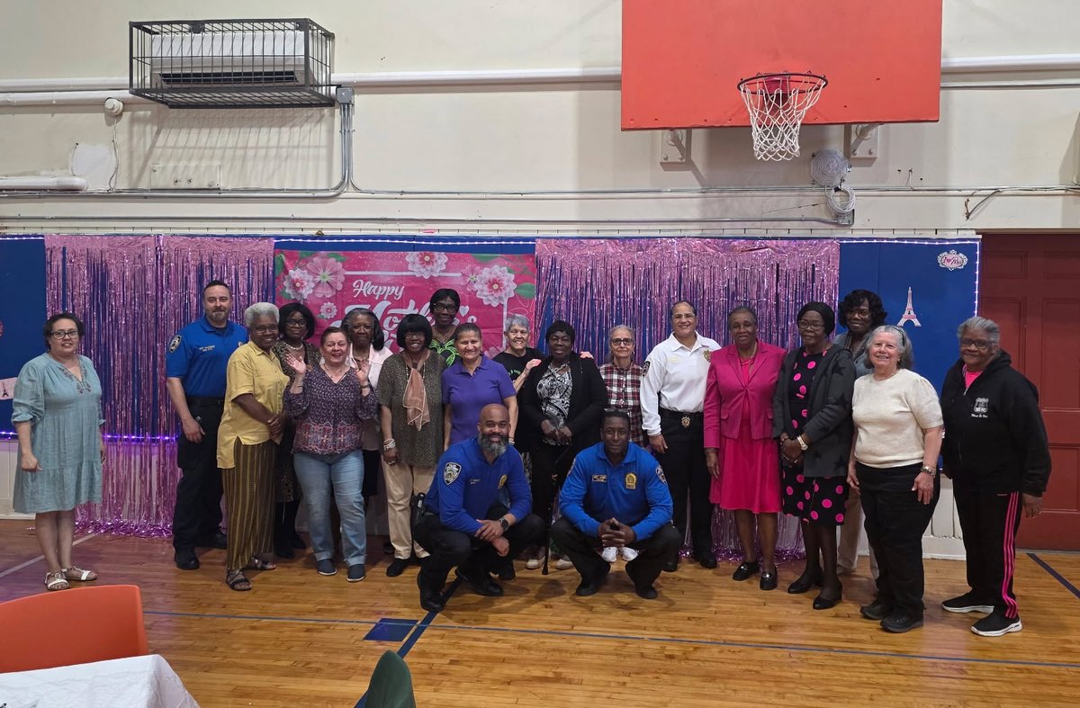 NYPD103Pct's tweet photo. Our older adult population is vulnerable to #scams and #fraud. For Mother’s Day, our #CrimePrevention and #CommunityAffairs office conducted an educational seminar to make sure they don’t become victims. https://t.co/GCydCgrFYd