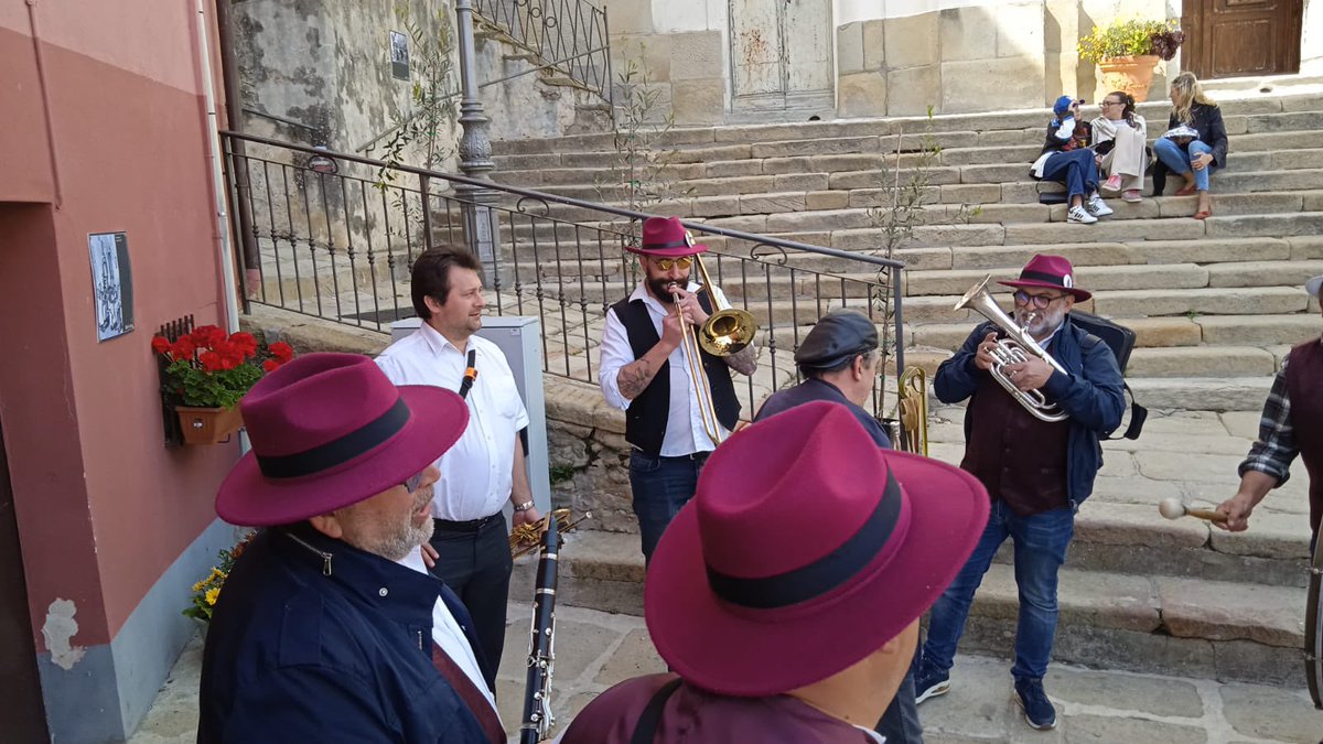ElRoss89's tweet photo. Finalmente divanato, gran bella giornata in compagnia di amici, tanta musica, tante risate ed allegria 😇🫶🏻
#bandina https://t.co/fKt6ETUs5S
