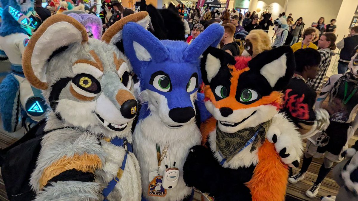 It was quite a.... chase, but we caught ourselves a fox!
#FWA2025 #FWA #furryweekendatlanta
🩶 <a href="/mattyh1717/">WolfPen/ Maclod</a>
💙 <a href="/RonWolfBlue/">Ron Wolf 🏳️‍🌈🇨🇦 🔜@MFF25</a>
🧡 <a href="/ChaseRedFox/">Chase the Fox</a>