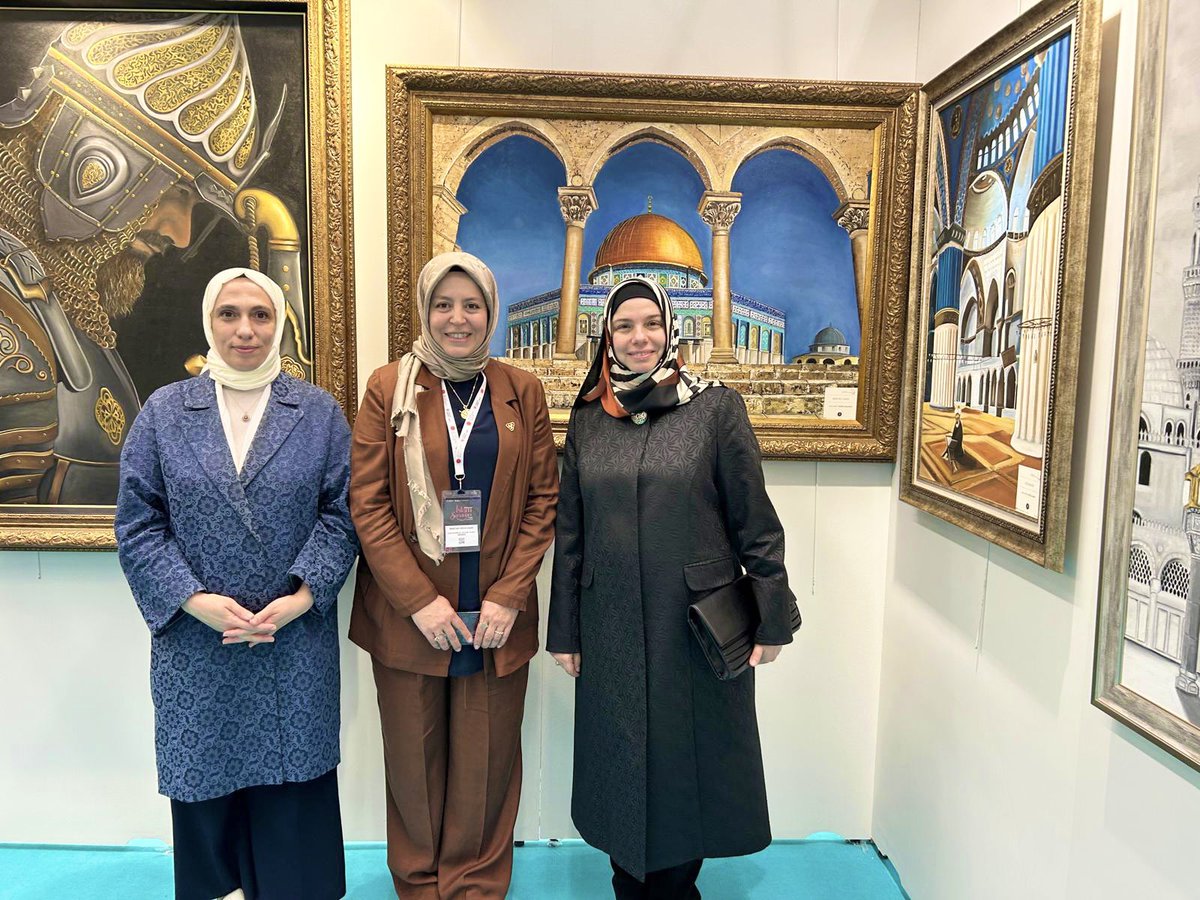 📍 ATO Kongre ve Sergi Merkezi

Diyanet İşleri Başkanlığımız ve Türkiye Diyanet Vakfımız tarafından düzenlenen Uluslararası İslam Sanatları Fuarı’nı
Milli Eğitim Bakanımız
Sn.<a href="/Yusuf__Tekin/">Yusuf Tekin</a>
Diyanet İşleri Başkanımız Sn <a href="/DIBAliErbas/">Prof. Dr. Ali Erbaş</a> ve Sn <a href="/HuriyeMartiDIB/">Huriye Martı</a> ile birlikte ziyaret ettik.