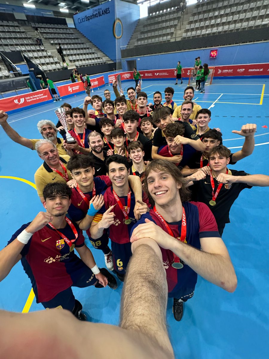 𝐂𝐀𝐌𝐏𝐈𝐎𝐍𝐒 DE CATALUNYA 🏆

✅ L'equip 𝐉𝐮́𝐧𝐢𝐨𝐫 també es proclama 𝐜𝐚𝐦𝐩𝐢𝐨́ de Catalunya 

Els de Raúl Castillo superen l'Igualada HC 'A' (0-1) en una final molt disputada 🔥

𝐄𝐧𝐡𝐨𝐫𝐚𝐛𝐨𝐧𝐚, 𝐜𝐚𝐦𝐩𝐢𝐨𝐧𝐬! A gaudir-ho 🥳

SOM UNA FAMÍLIA 💙❤️