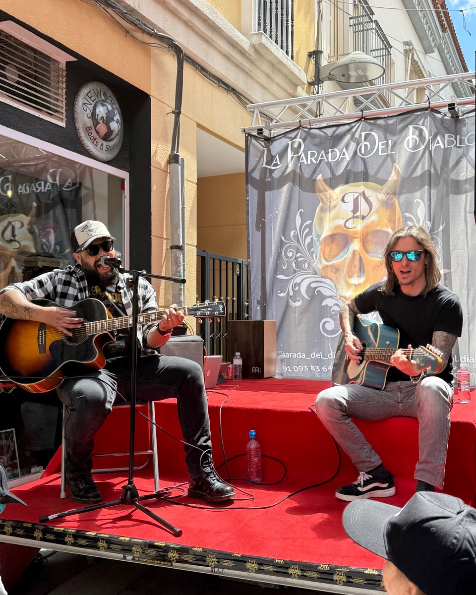 🎸 Hoy hemos estado en La Parada del Diablo 🎸

Gracias a Jorge Escobedo por reunirnos en un sitio tan especial, rodeados de música y amig@s. 🖤

#romeooficiales #OrigenRomeo #LaParadaDelDiablo #JorgeEscobedo #NewRock #RomeoMusic #RockStyle #SpanishRock #MetalAlternativo