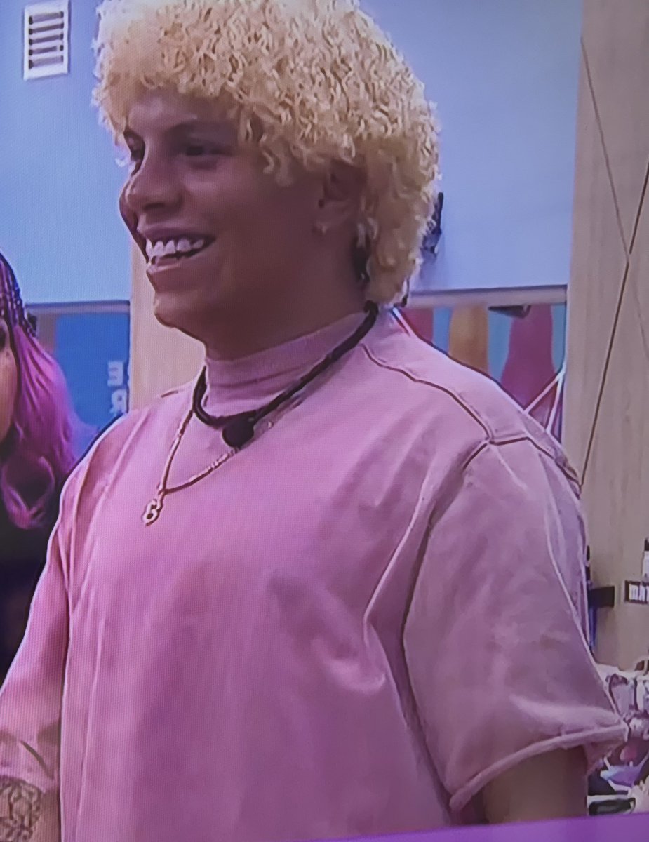 imrichnow132489's tweet photo. NINGUNO ALLÁ TIENE LAS GÜEVAS DE DECIRLE  A EMIRO QUE ESAS PELUCAS SE LE VEN HORRIBLES  🥴

#LaCasaDeLosFamososCol
#LaCasaDeLosFamososCol2 https://t.co/qLRPAt225k