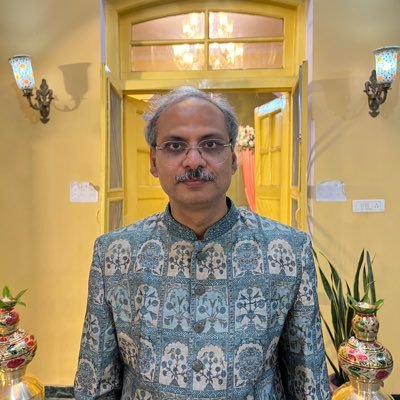 imchauhan99_'s tweet photo. • व्योमिका सिंह और सोफिया कुरैशी हमारी वीर बेटियां हैं, लेकिन #FraudSecular ऑप्टिक्स के चक्कर मे उनसे प्रेस वार्ता कराना मुझे कभी ठीक नही लगा था। युद्ध काल था, इसलिए टिप्पणी नही की !
-- हर्ष वर्धन त्रिपाठी

• जब इसके पूर्वजो को महिलाओ से समस्या थी तो इसको होना लाजमी है 🥴 https://t.co/LxvOm8ZDJS