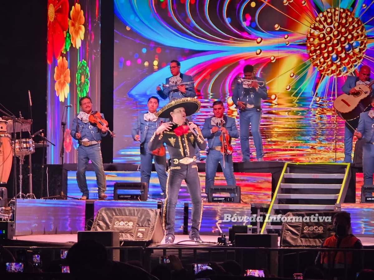 RominaRichards2's tweet photo. Noche inolvidable en el Lienzo Charro de Pachuca 📸
Recibir el amor de su público siempre será lo más preciado para nuestro @pedro_fer 💖
#AveFénixTour #Pachuca2025 https://t.co/tN2DjvwgDU