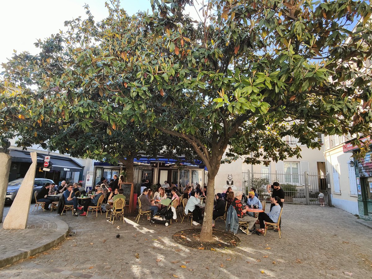 Velodumarais's tweet photo. Le village Charonne et sa charmante rue Saint Blaise. Un petit village dans Paris https://t.co/fzy6dohdxy