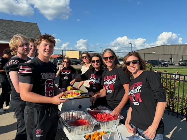 We have the best moms! 

They feed us, wash our jerseys, pack the snacks and  cheer the loudest. Win or loss they are there for a hug after the game. 

We appreciate all you continue to do for us! 

Happy Mother's Day!
