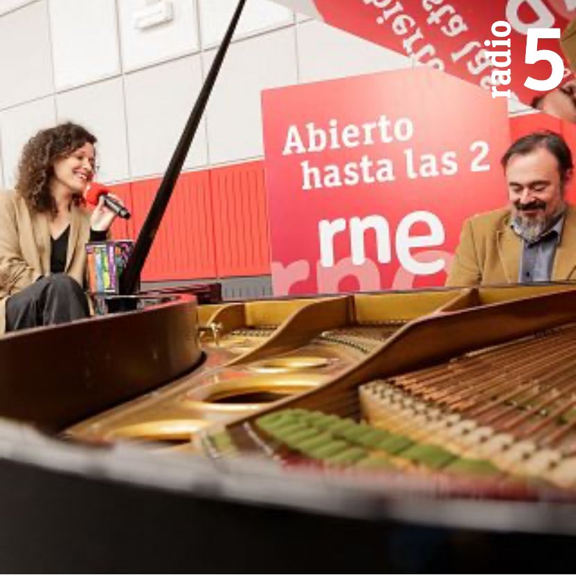 Abierto hasta las 2 (@abiertohasta2) on Twitter photo Este domingo a partir de las 21:00 os esperamos en nuestro escenario de <a href="/radio5_rne/">Radio 5</a> con <a href="/Sheila_Blanco_/">Sheila Blanco</a> y <a href="/fedelechner/">Federico Lechner</a> para disfrutar de su nuevo proyecto #LosMareados y de su música en directo. !No os lo perdáis! Este domingo a partir de las 21:00 os esperamos en nuestro escenario de <a href="/radio5_rne/">Radio 5</a> con <a href="/Sheila_Blanco_/">Sheila Blanco</a> y <a href="/fedelechner/">Federico Lechner</a> para disfrutar de su nuevo proyecto #LosMareados y de su música en directo. !No os lo perdáis!