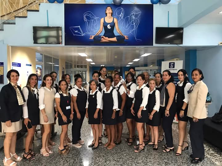 elizalarc88's tweet photo. 🌸📞 Hoy celebramos a las madres que, con dedicación y esfuerzo, mantienen a Cuba conectada. A todas las trabajadoras del #CTBayamo y de @ETECSAGranma que equilibran amor y responsabilidad! 💙🌍 #MadresConectadas @BayamoComercial
@Miredna1 @damaelena74 @IrisCamejoRive1 https://t.co/mfnxNjWXSF