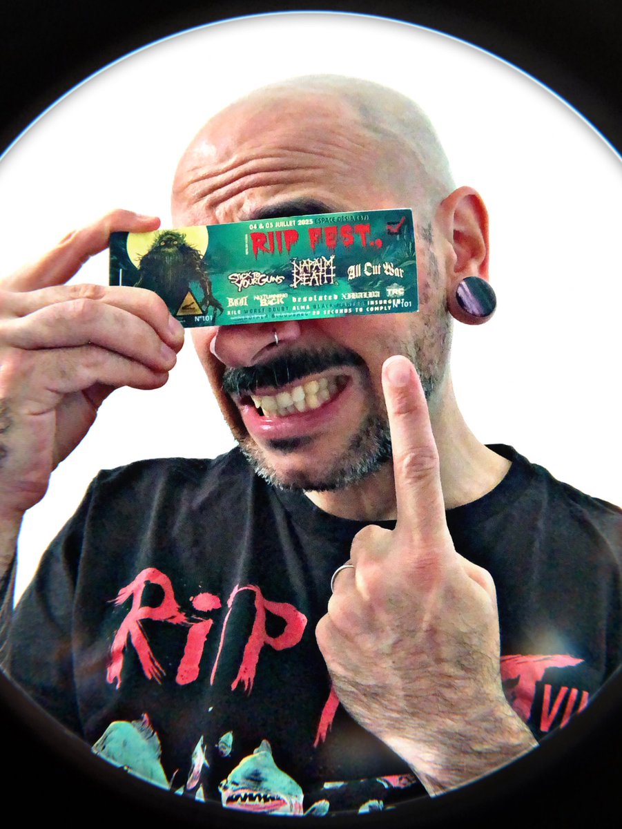Knock ! Knock ! 
Get your tickets for next <a href="/RiipFest/">RÏÏP Fest</a> !!! 🎫👁️💢
.
.
.
#riipfest2025 #musicfestival #hxc #tickets #selfportrait #fisheye #noeyes #grimace #pierced #swampthing #napalmdeath #sticktoyourguns #alloutwar #🎫