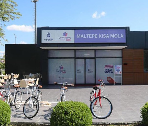 Bir not daha ekleyeyim; İmamoğlu ilk kez “Kısa Mola” adı altında yeni merkezler açtı. Örneğin özel gereksinimli çocuğunuz var ve anne kendine vakit ayırmak istiyor. Anneler çocuklarını bu merkezlere geçici süreyle bırakıyor ve çocuklar uzmanlar eşliğinde kaliteli zaman geçiriyor.