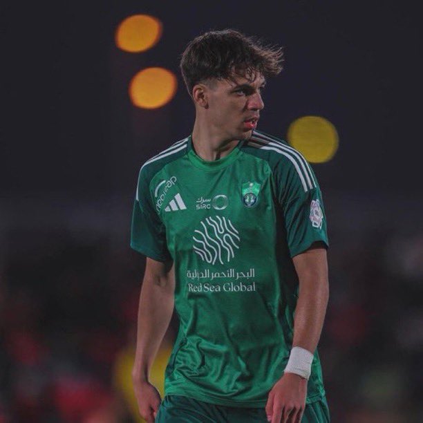 الليله الملعبه يا مطير محكومه
والورع ذا الليل نبغى نسمع علومه 
حضي معه قام والارزاق مقسومه
والى يدور لها لابد يلقاها