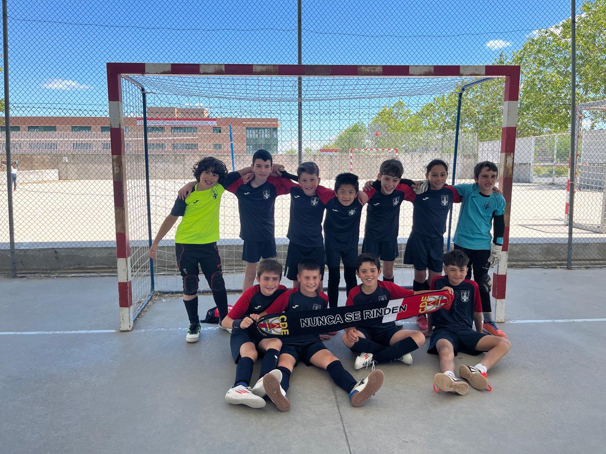 Gracias al título de campeones de liga Alcorcón, este domingo nuestros alevines tuvieron el honor de jugar la Fase Zonal Autonómica en Villanueva de la Cañada.
Pelearon, disfrutaron y aprendieron. Bonitas experiencias que se traen para casa. 6º puesto final.

¡Enhorabuena chic@s!
