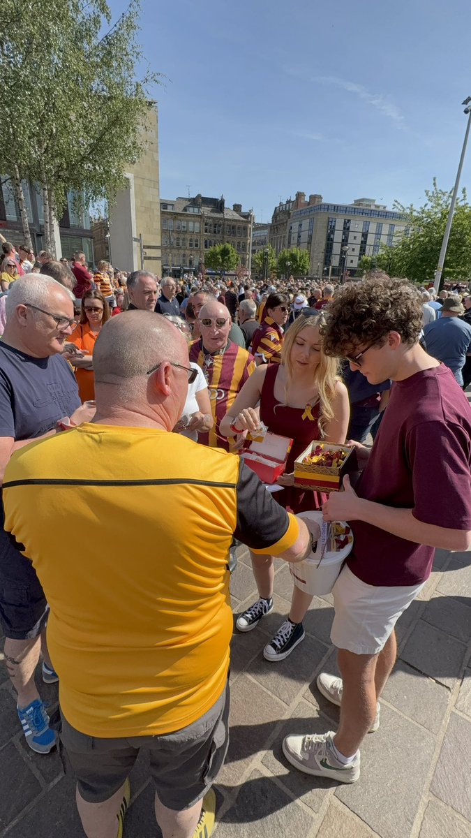 scottbcfc1977's tweet image. Amazing reception from my fellow Bradfordians for Georgia my amazing daughter @BCAFC_RIBBONS today. Started in the memory of my Mum, Georgia’s Nana
Nearly 4k raised for @BradfoBurnsUnit 🎗️
Absolutely amazing
#BCAFCFAMILY
Thanks to each and everyone of you.🎗️
#PROUD