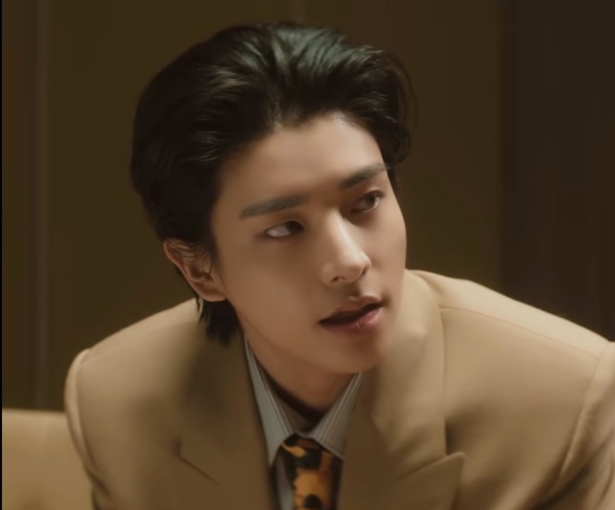 พระเอกหนังฮ่องกง                       พระเอกหนังฝรั่ง