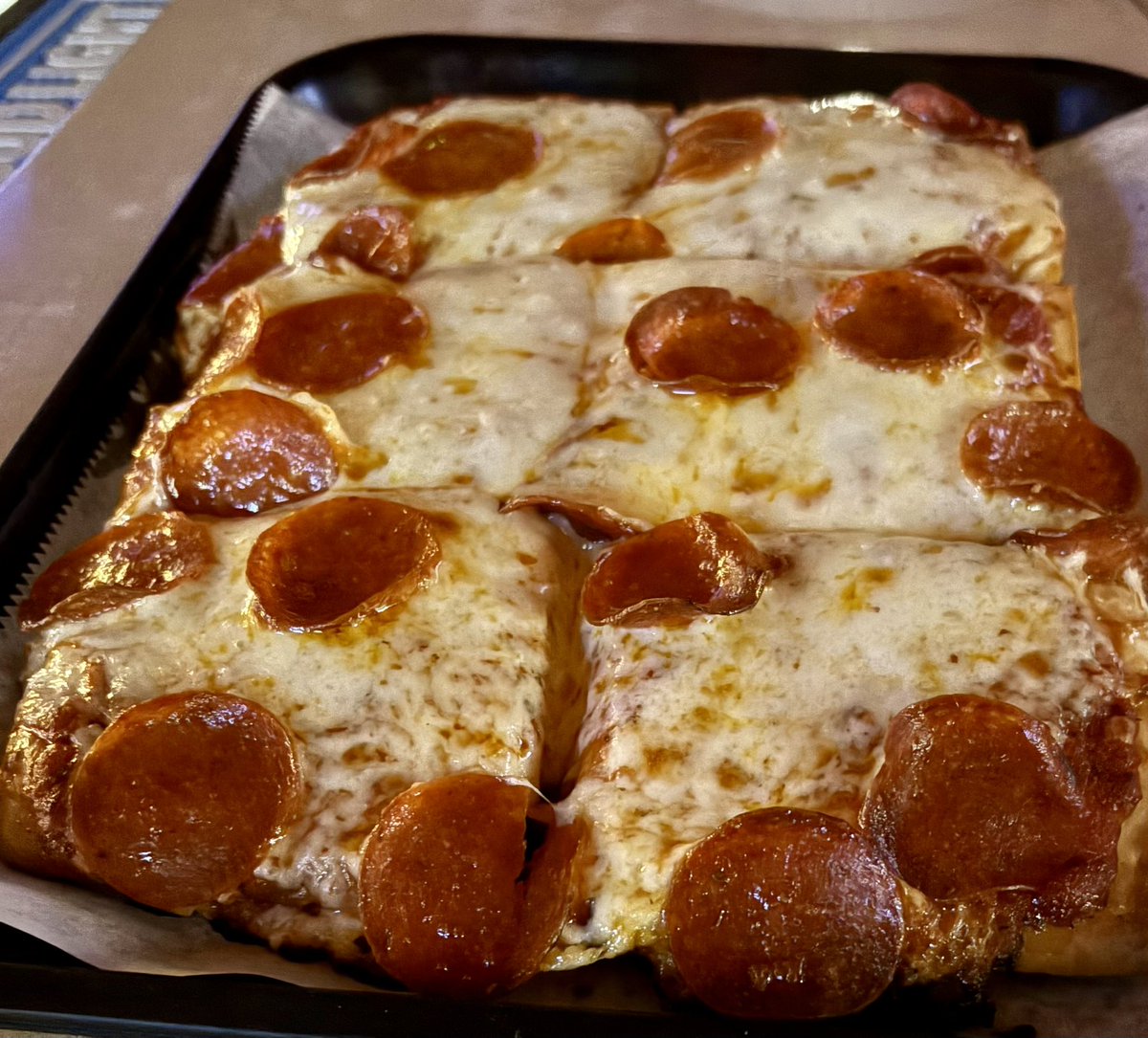 279_mike's tweet photo. Lighthouse pizza 🍕 https://t.co/Muk9sO4BrA