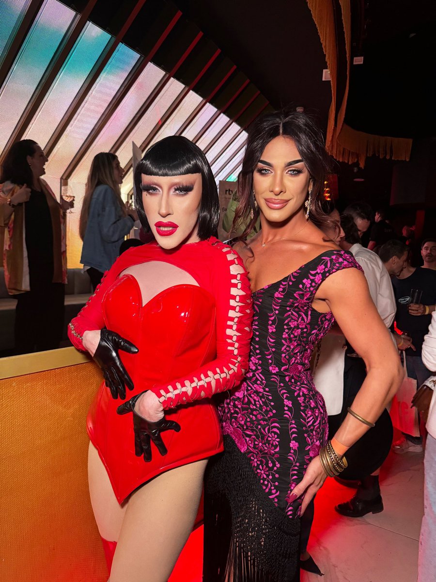 SamanthaBallent's tweet photo. El otro día me encontré en la Fiesta de la Primera de @rtveplay con la ganadora de Maestros de la Costura, Carmen Farala ❤️ Con un look hecho por ella misma obviamente 🪡🧵 https://t.co/apbh6mu8zs