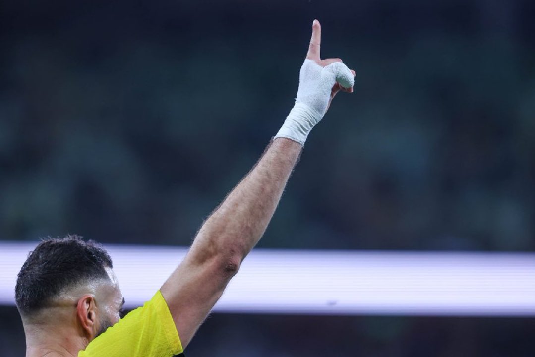 Legend Karim Benzema tops the list of players who contributed the most in the current season of the Roshen League with (29) contributions 🟡⚫️