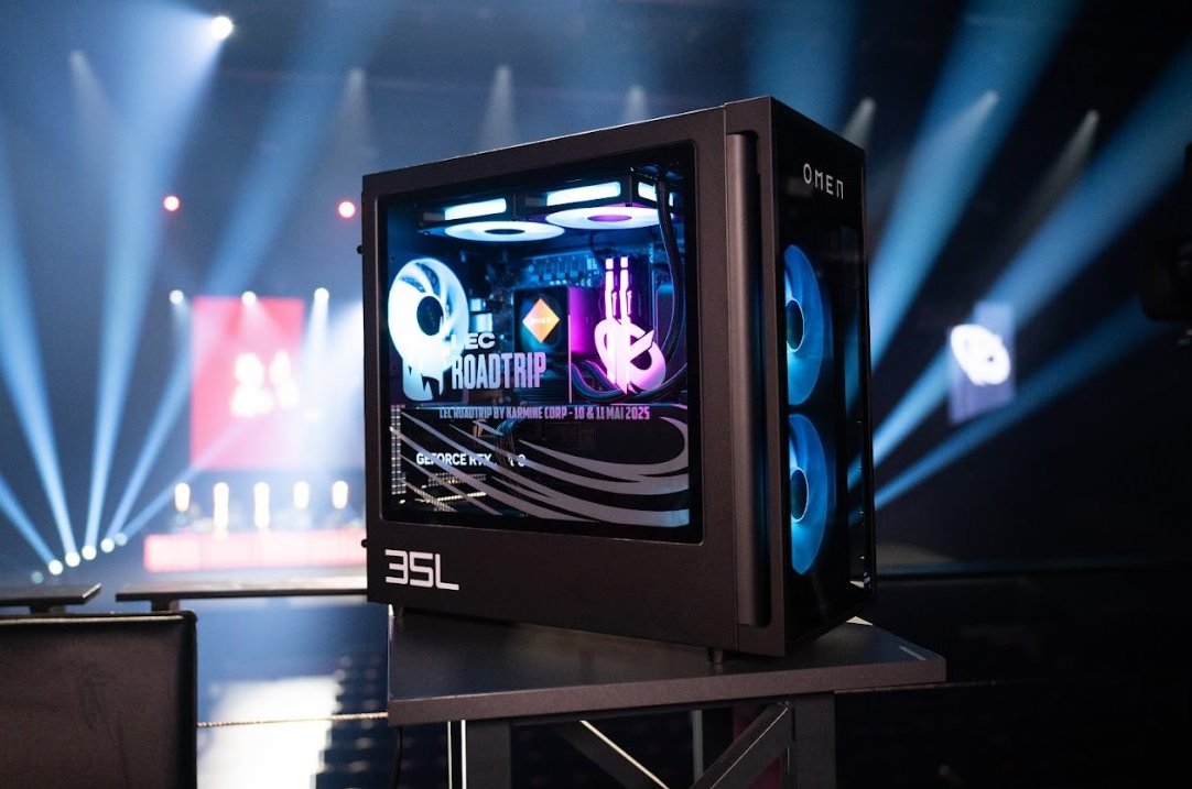 OMENbyHP_fr's tweet image. 🚨 JEU CONCOURS 🚨
Avec les amis de @boulanger, on vous offre ce PC OMEN 35L custom "LEC Roadtrip by Karmine Corp" !!
🔋 Config :
• NVIDIA GeForce RTX 5080
• IntelCore i7 14700F
• 32 Go RAM DDR5-6000 MT/s RGB
• 1 To Disque SSD
Pour participer :
1️⃣…