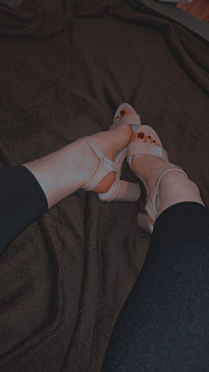 Der Anblick triggert dich🖕😈
Wie gerne du doch meine Füße vergöttern würdest, nachdem ich dir in deine kleinen nutzlosen Eier getreten habe😈🤭

#findom #femdom #bdsm #ballbusting #paypig #paypigsfindom #Zahlsklave #Geldsklave #blackmail