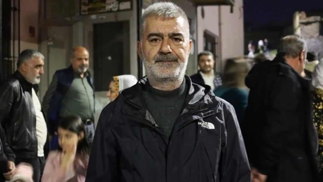 Dem parti Batman il eşbaşkanı Mustafa Mesut Tekik geçirdiği kalp krizi sonucu yaşamını yitirmiştir,
Bu ani vefat bizleri derinden üzmüştür,Batman il örgütü ve Batman halkı başta olmak üzere tüm halkımıza başsağlığı diliyoruz