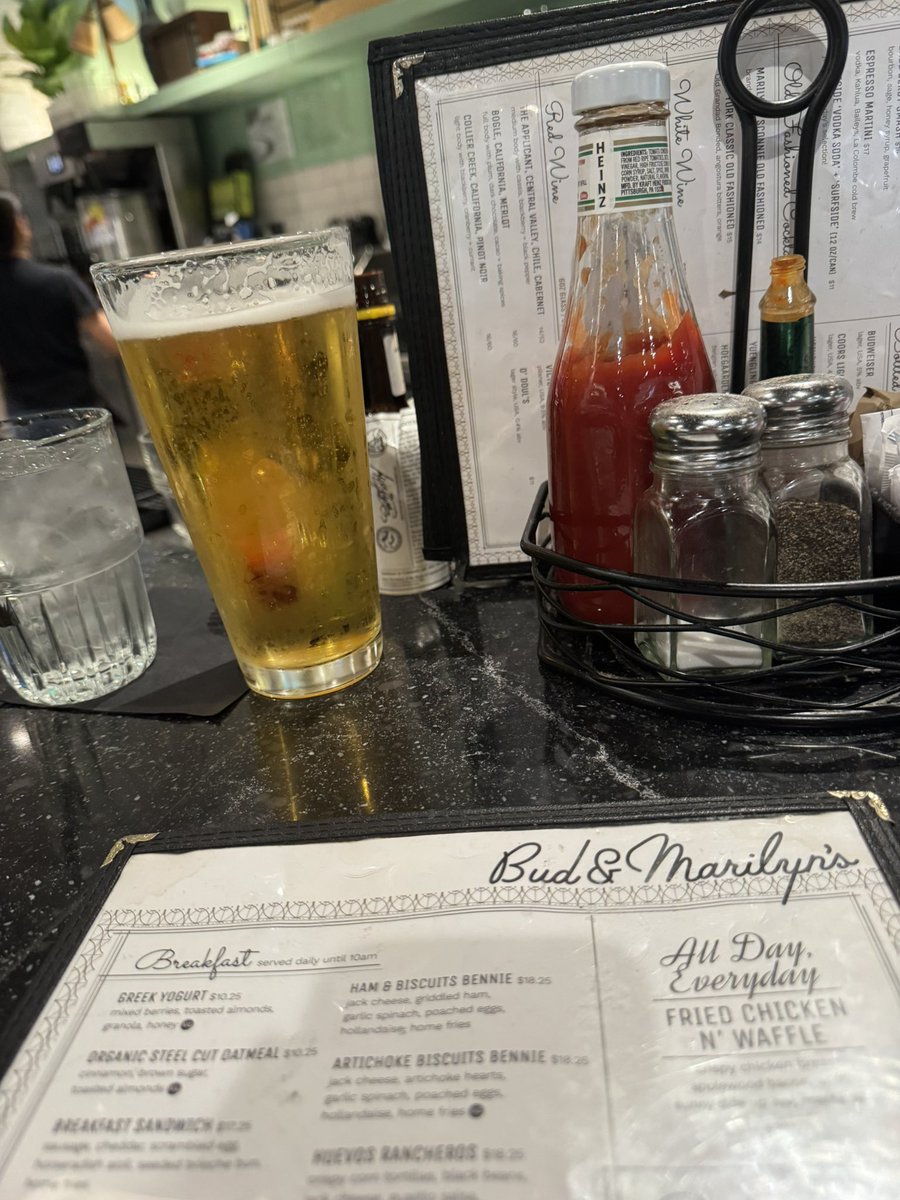 alvesnem_'s tweet photo. $14 airport Stella… that’ll play https://t.co/BdRZUR5lA6