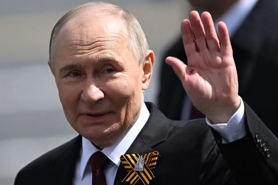 anointedshield's tweet photo. Putin Leads WWII Remembrance on Victory Day

President Vladimir Putin led a moment of silence to honor those who lost their lives in World War II during Russia's Victory Day commemorations.
#Putin #VictoryDay #WWII #RussiaRemembers https://t.co/CE2tCBCPnw