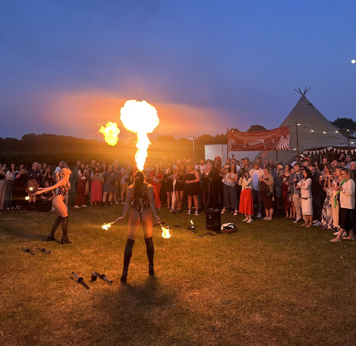 As if it wasn’t hot enough this weekend with a big wedding Friday and huge corporate event Saturday these fantastic performers decided to toast us with some fire! 🔥