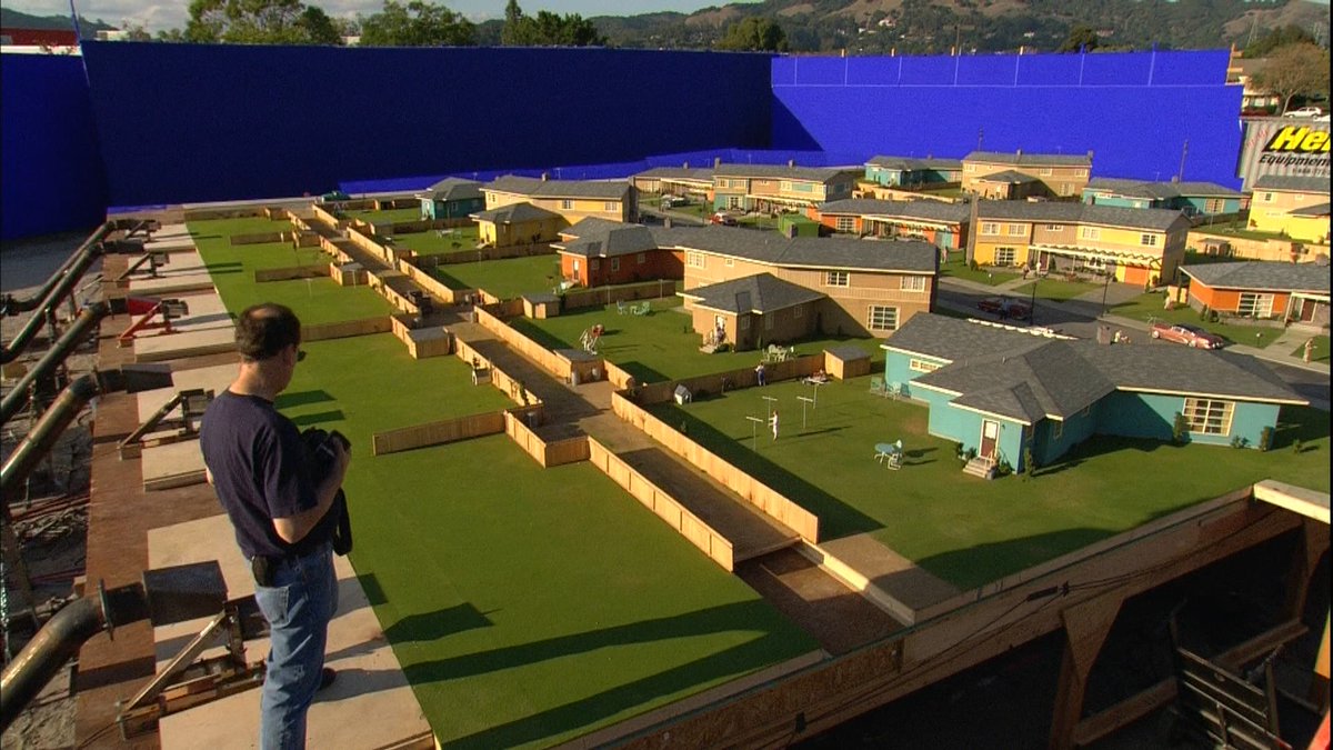 Barnett_College's tweet photo. #KotCS
The truth is that many scenes were shot against a blue screen background. Many more than in the entire original trilogy put together, and many more than Spielberg likes, but the truth is that some shots were so ambitious that the final production budget would have 1/3 https://t.co/Pei5pl3TI9