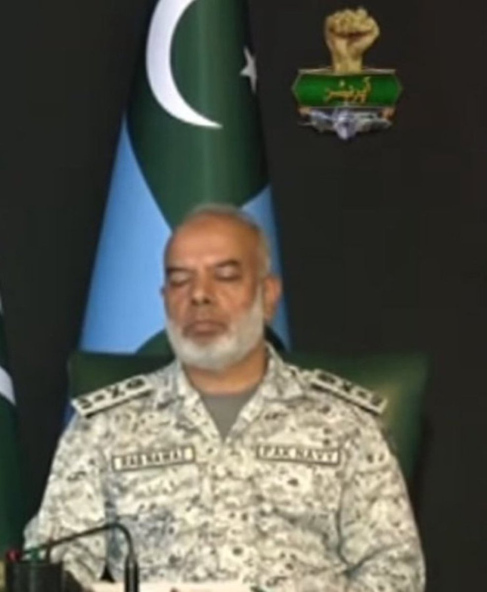 sierraoperator's tweet photo. pakistani air defence the whole time 😭 https://t.co/Yqx3dTAUB4
