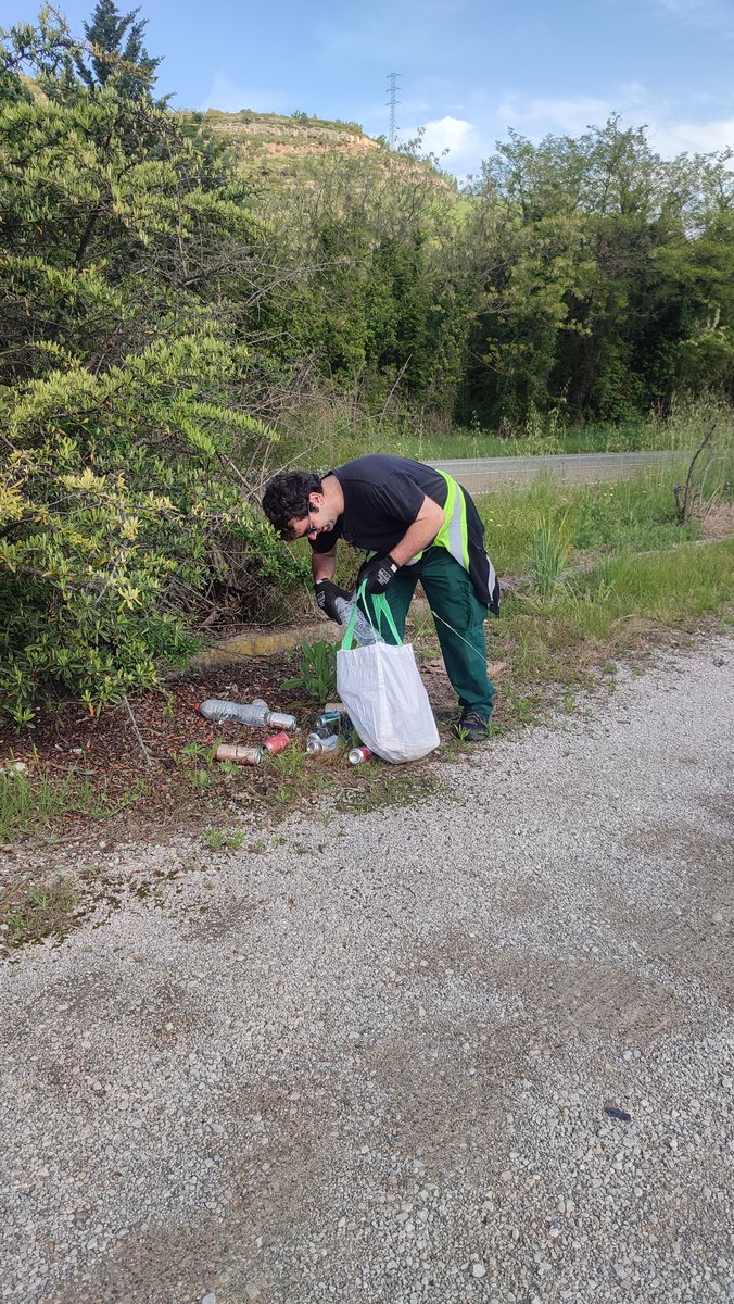 Associacioveins's tweet image. Avui a Cal Prat hem fet la Jornada de neteja de Let's Clean Up Europe. Moltes gràcies per la vostra col•laboració. ♻️
@AjPuigreig , Transvinyots Serveis @residuscat